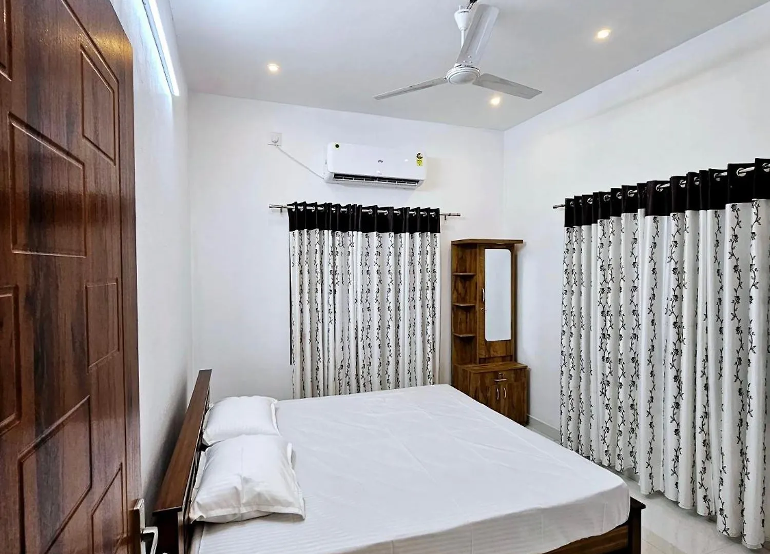 Mariya Home Stay Kanjikode Villa